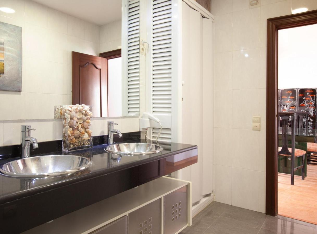 Appartamento Rambla Cat - Penthouse With Terrace Barcellona Esterno foto